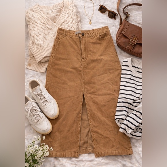Warehouse Dresses & Skirts - 🏴󠁧󠁢󠁥󠁮󠁧󠁿 Warehouse of London CORDUROY SKIRT with front slit. Vintage 1999 Size 6